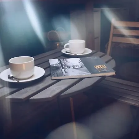 Explorer's Hideaway: Your Perfect Spot Appartamento Lisbona
